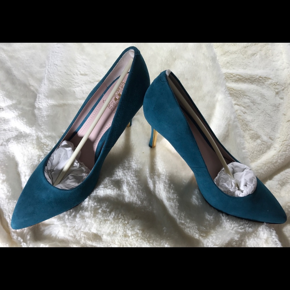 Vince Camuto pumps NWT